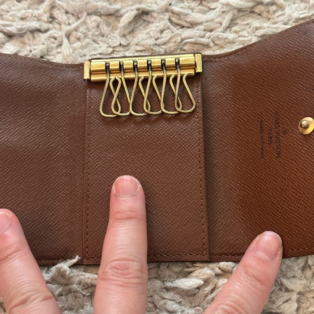 ❌SOLD❌Louis Vuitton Key Holder Monogram Accessory - Picture 9 of 10